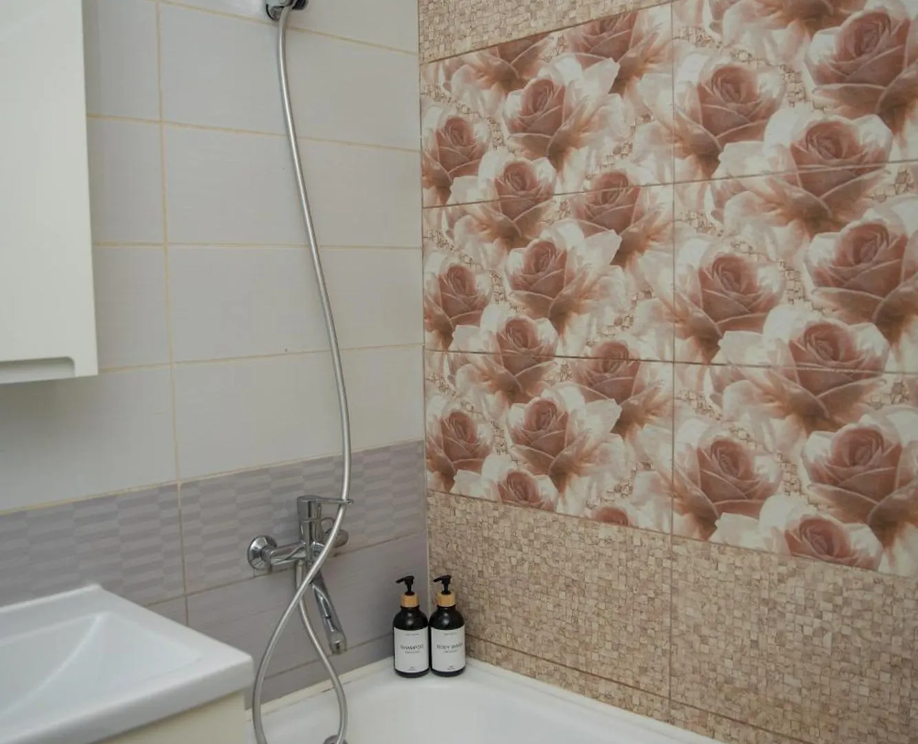 Apartman A House With A Mural In Almati
